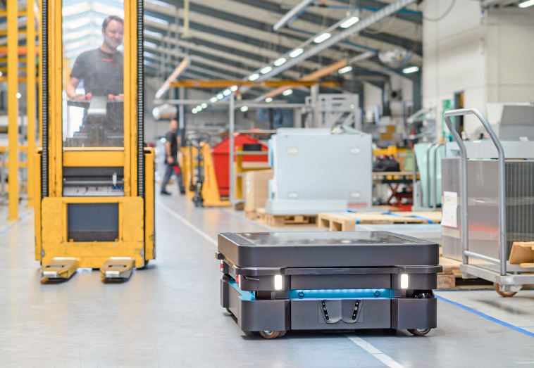 人が、人にしかできない仕事に従事。人との協働が進むAMR導入後の製造現場